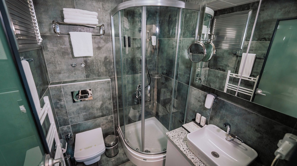 Marlen Hotel Bayrakli 47/48