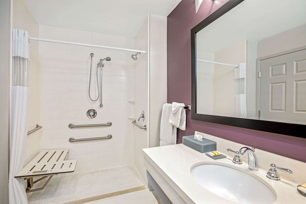 La Quinta Inn & Suites by Wyndham Corpus Christi - Portland 16/43
