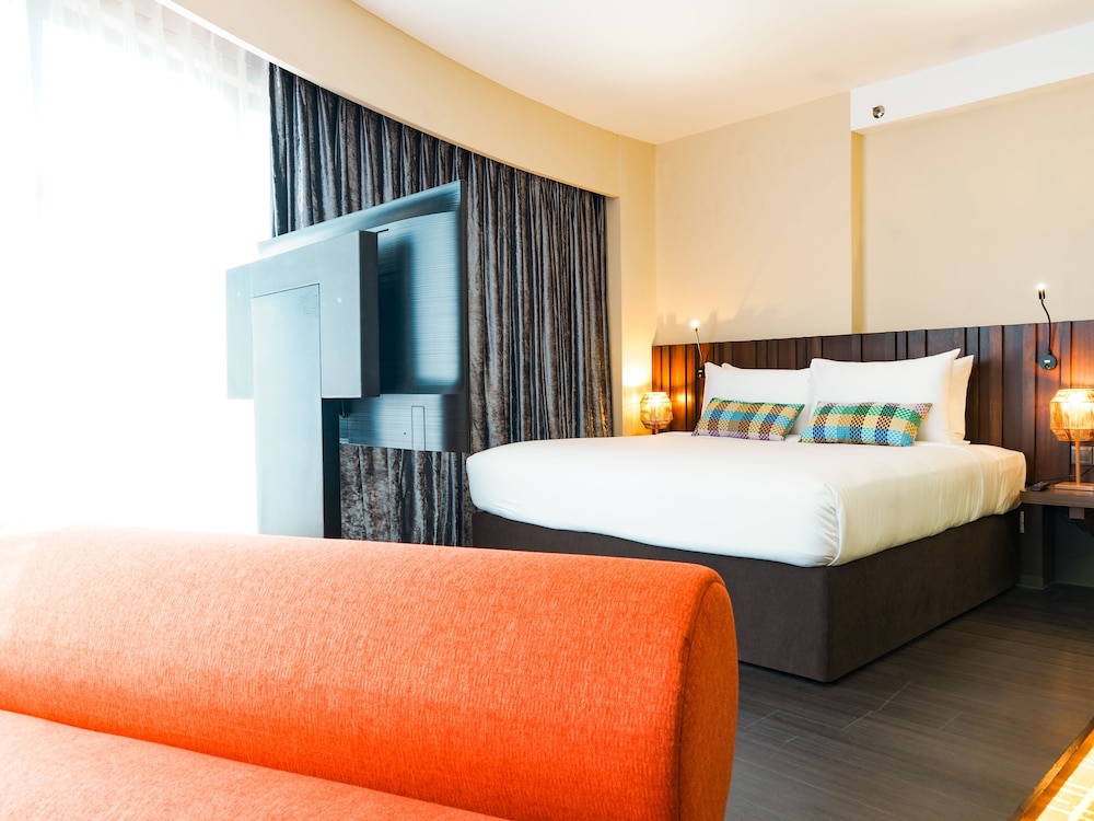 Family Suite, Cigarette, King and Twin Beds