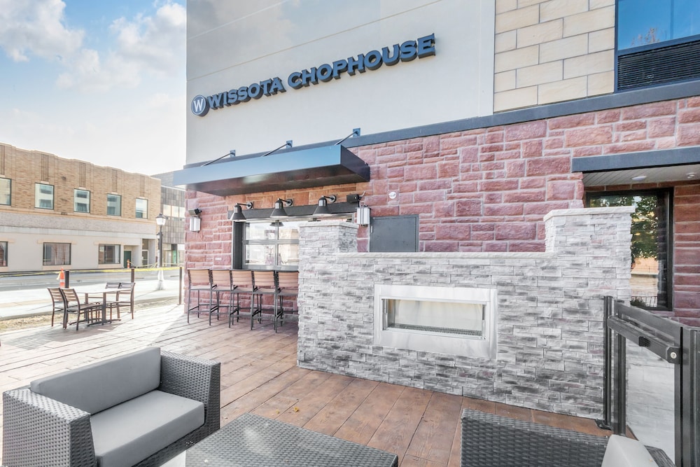 Cobblestone Hotel & Suites Janesville 2/38