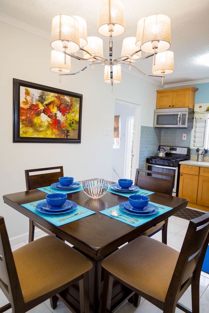 Centrally Located Guest Apartments 12/20