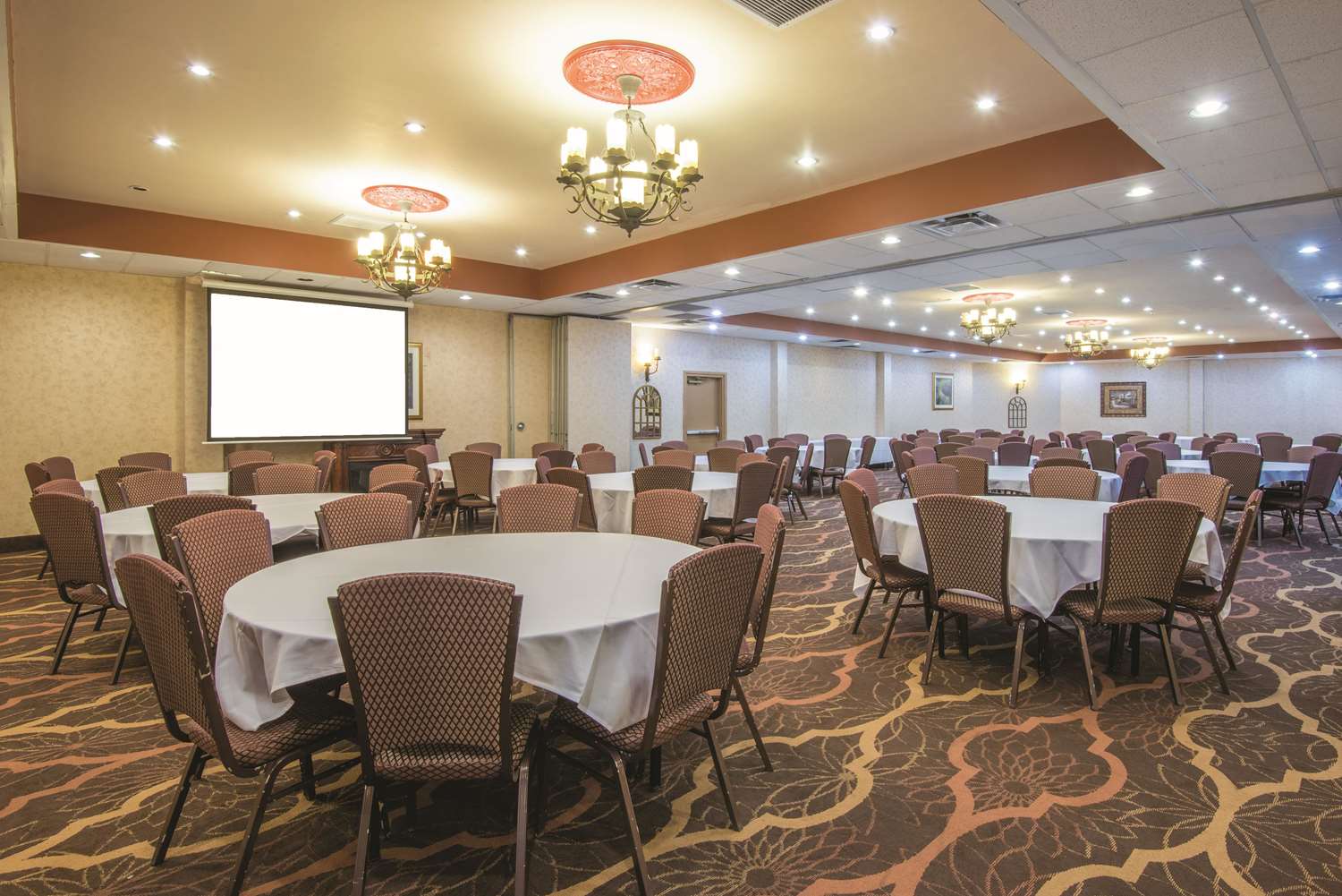 La Quinta Inn & Suites by Wyndham Silverthorne - Summit Co 17/20