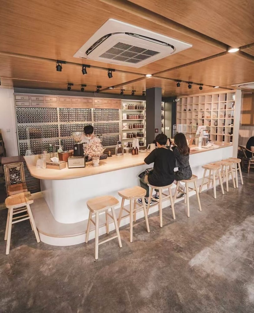 Yolo Bangkok Boutique Hotel 42/50