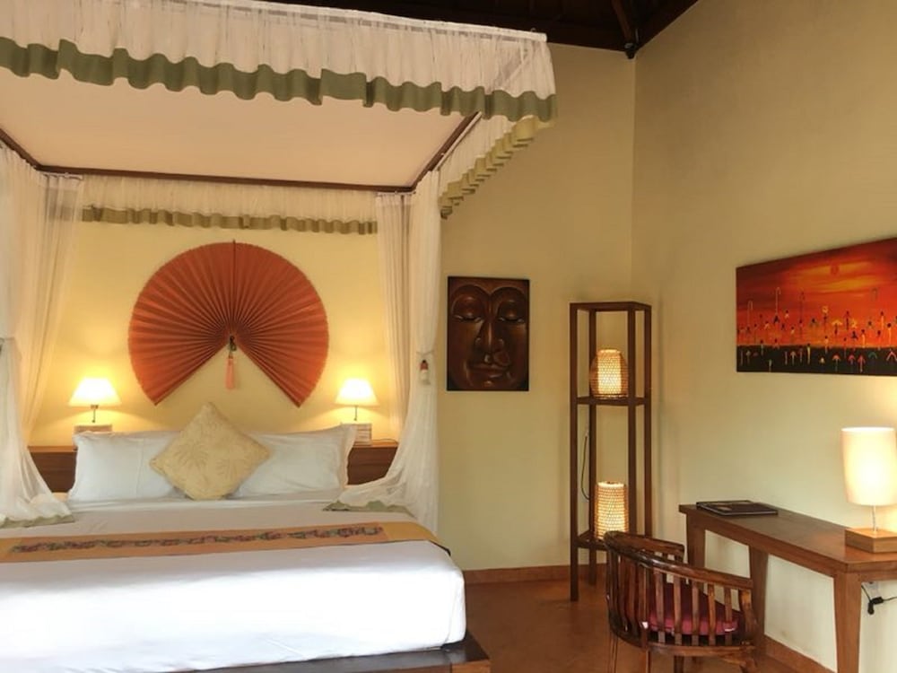 Villa Nirvana 38/81