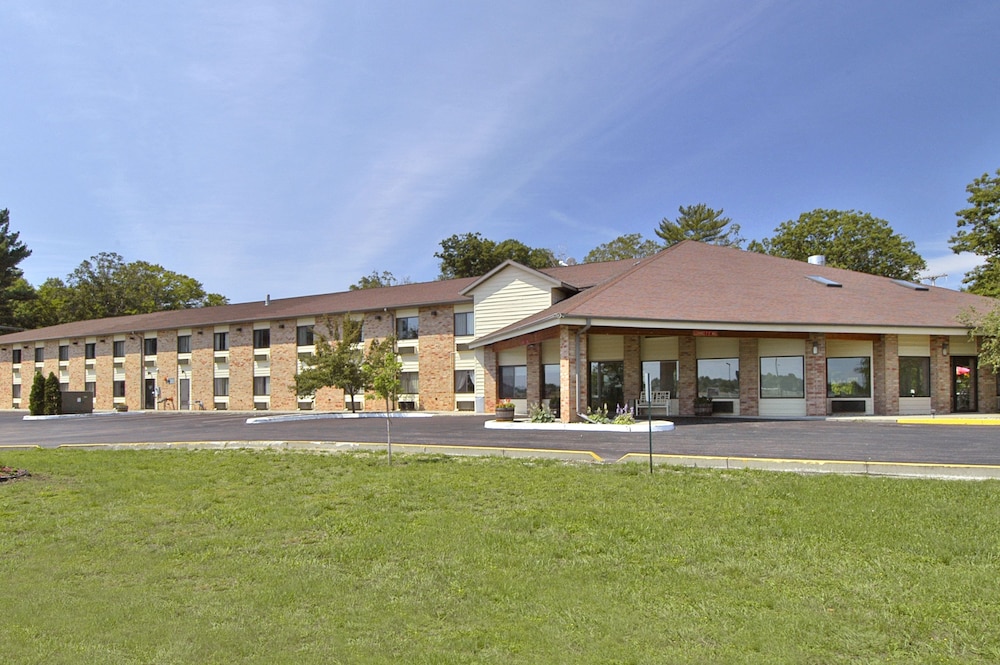Baymont By Wyndham Muskegon 46/49