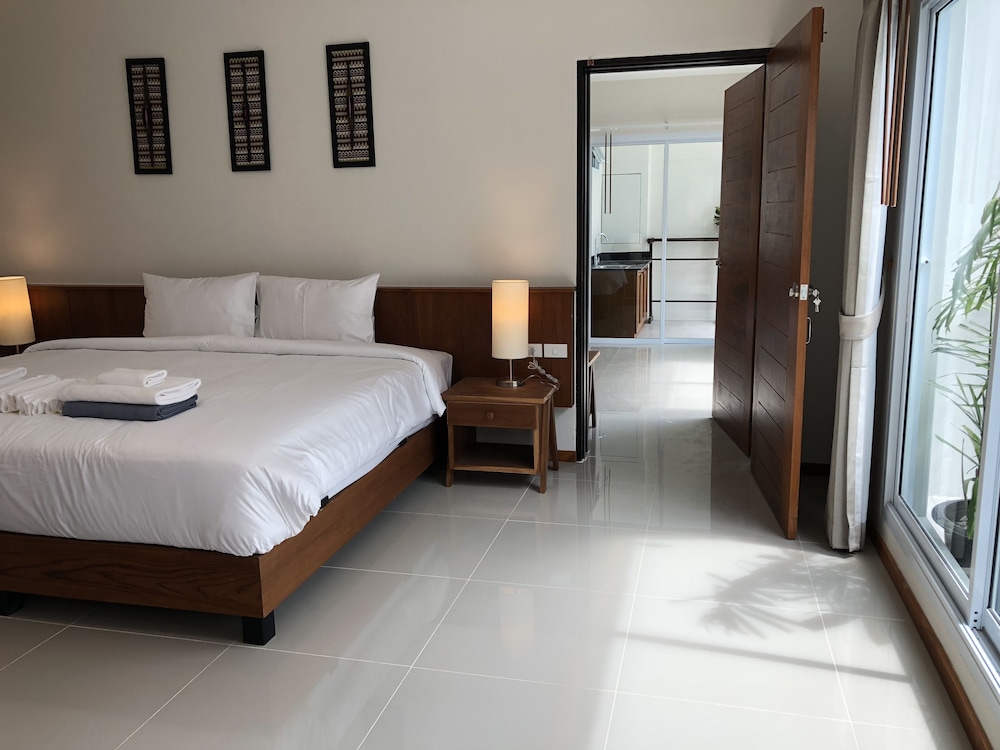 Crystal Lamai Hotel 11/50