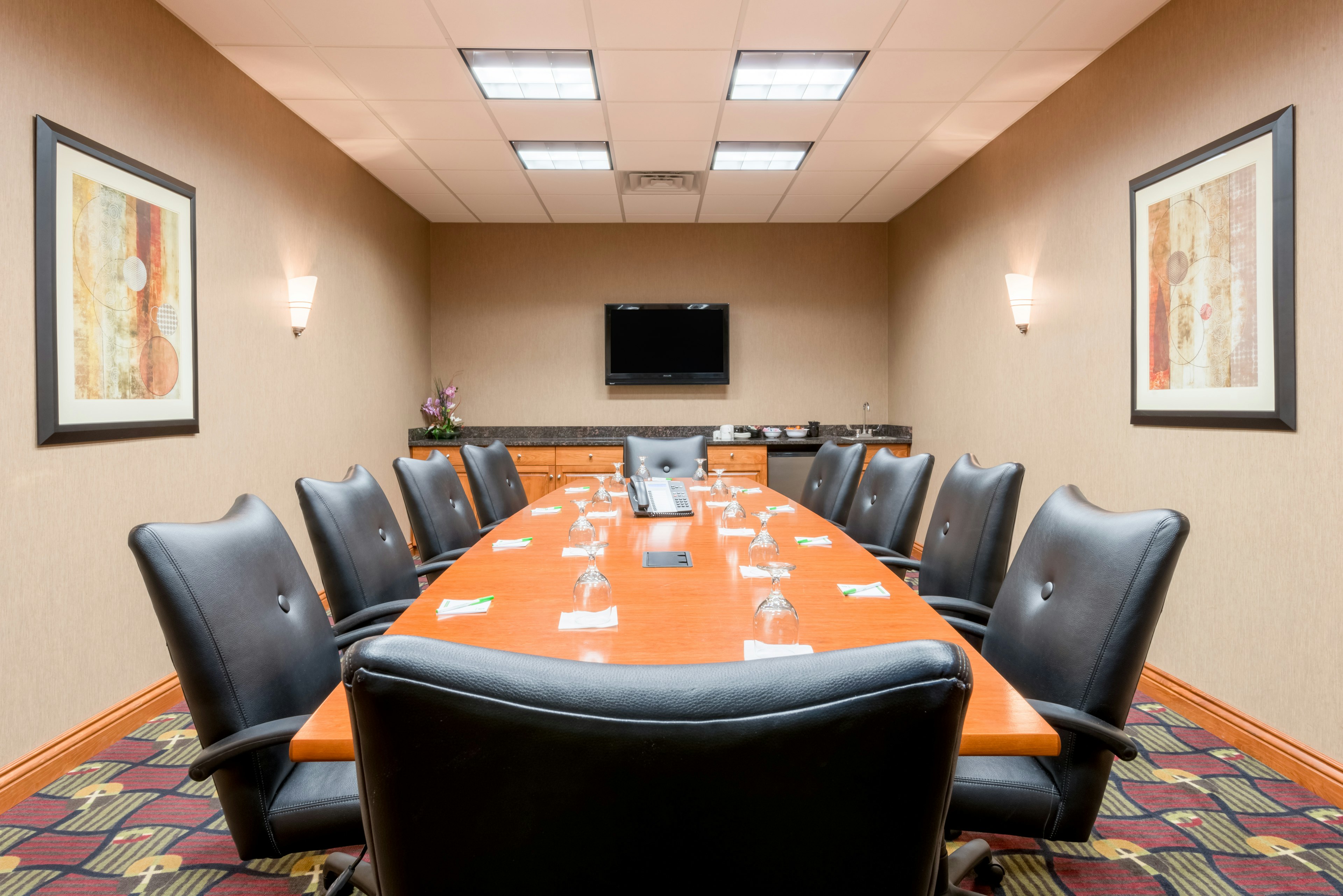 Holiday Inn Hotel Suites Grand Junction Airport 54/68