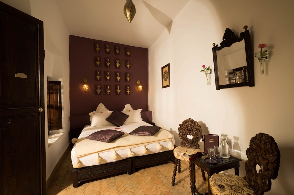 STANDARD, DOUBLE OR TWIN BED, PRIVATE BATHROOM