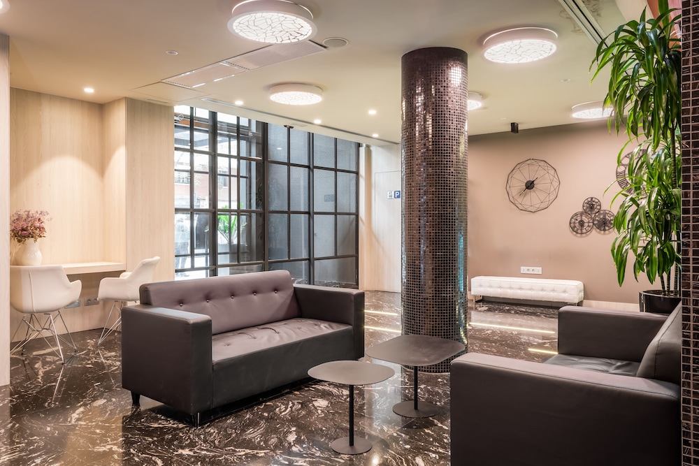 Arya Stadium Hotel 47/68