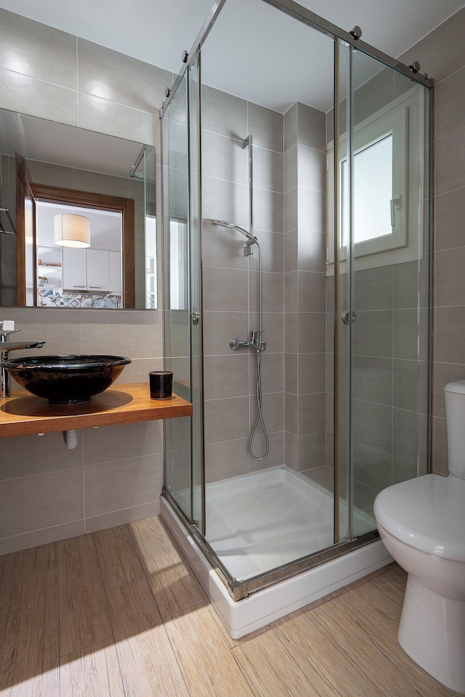 Lemonia Accommodations 48/50