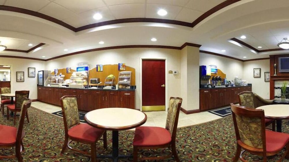 Holiday Inn Express Hotel Suites Harriman 48/53