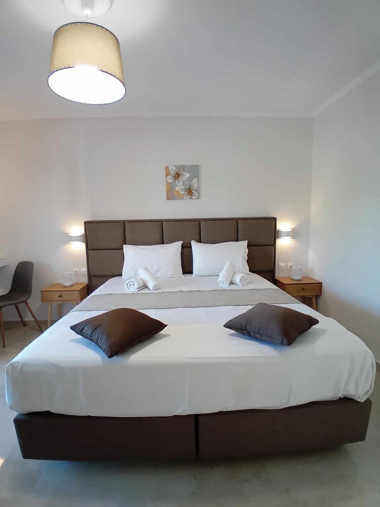 Roussas Studios and Apartments 14/41