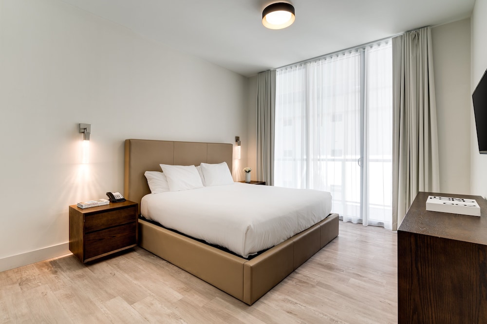 CH Luxury Condos & Studios On The Beach 40/50