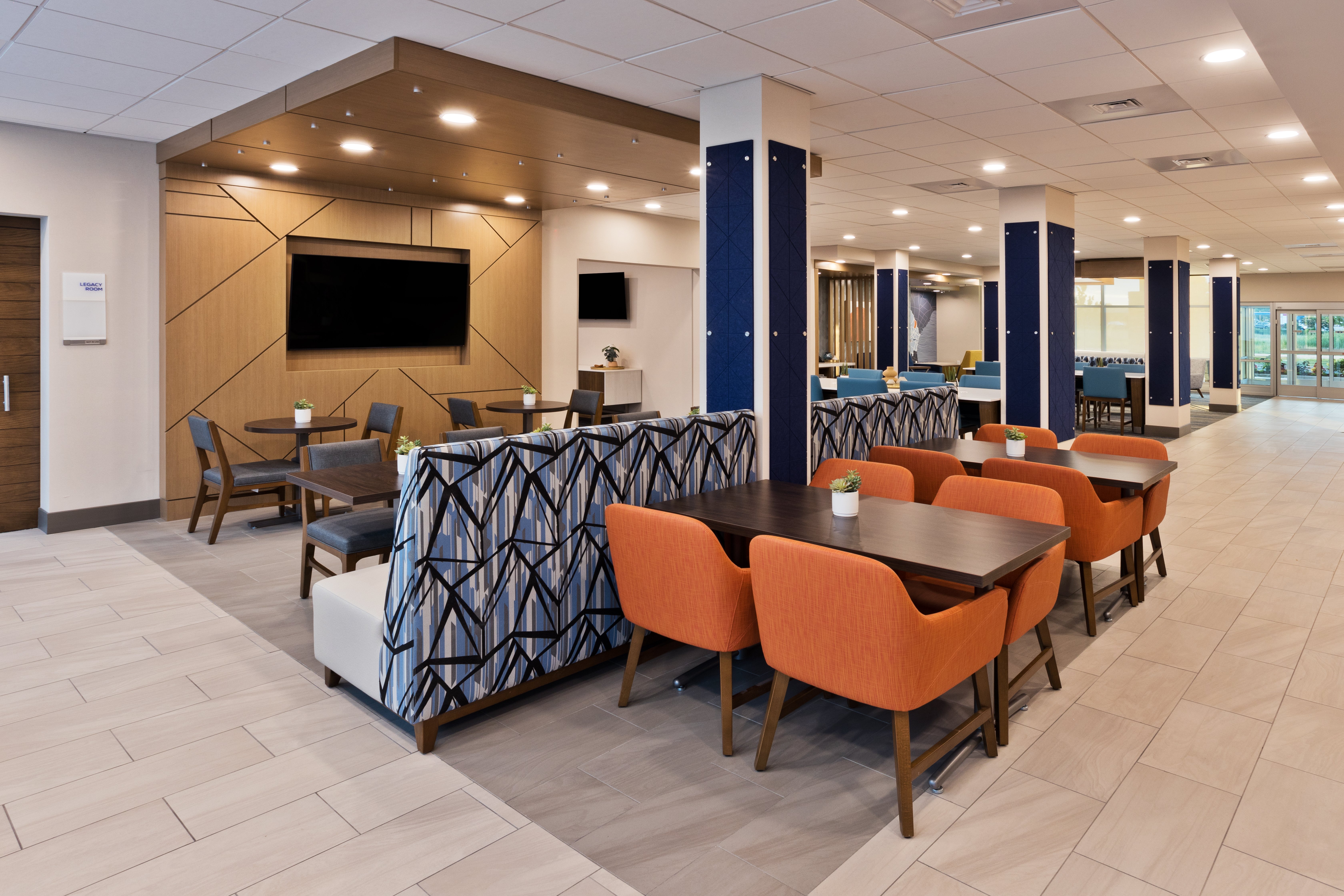 Holiday Inn Express COLUMBUS NORTHEAST 47/54
