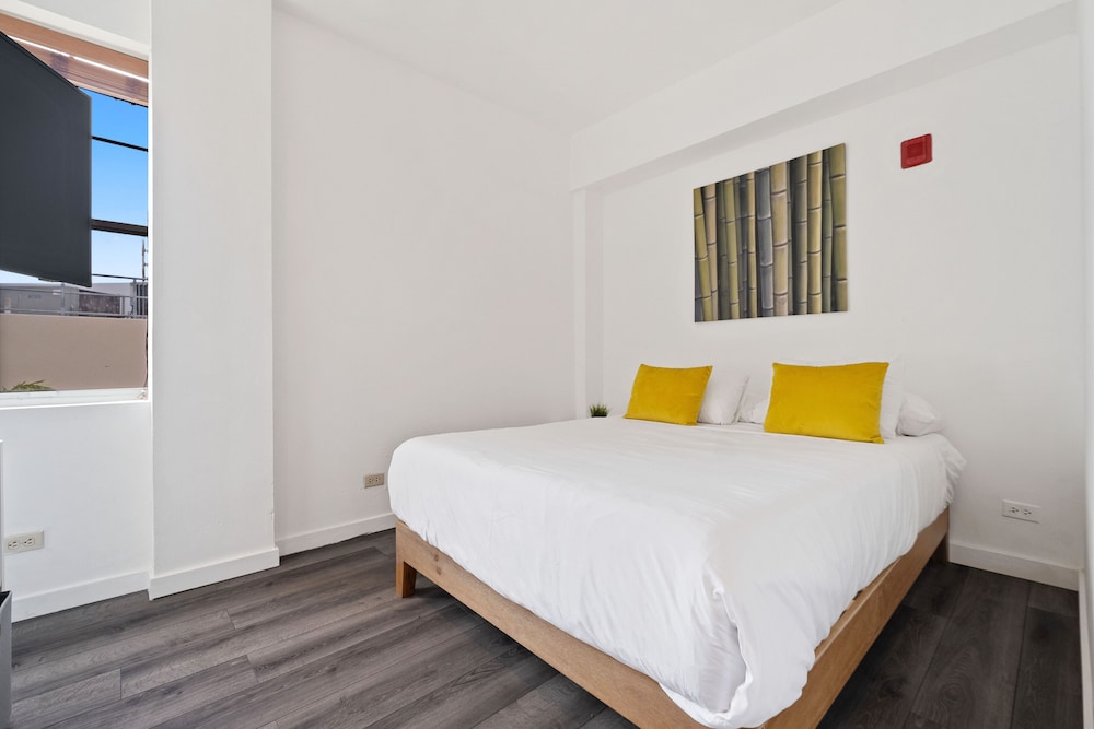 The Mercury All-Suites Hotel 10/33