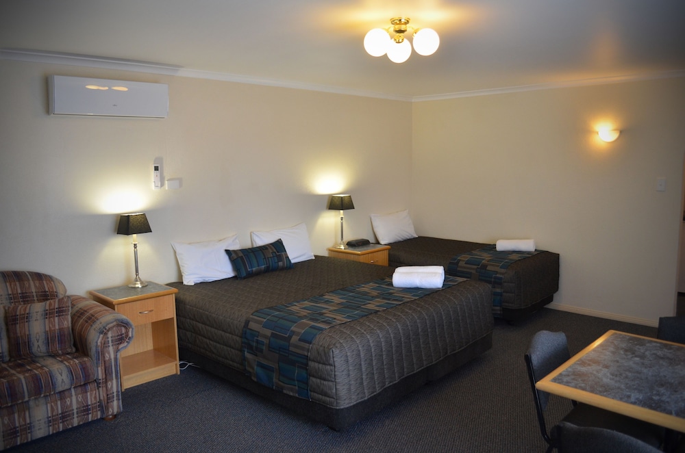 Arkana Motor Inn & Terrace Apartments 15/33