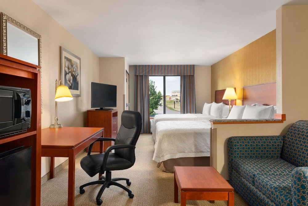 Hampton Inn Spearfish 32/34