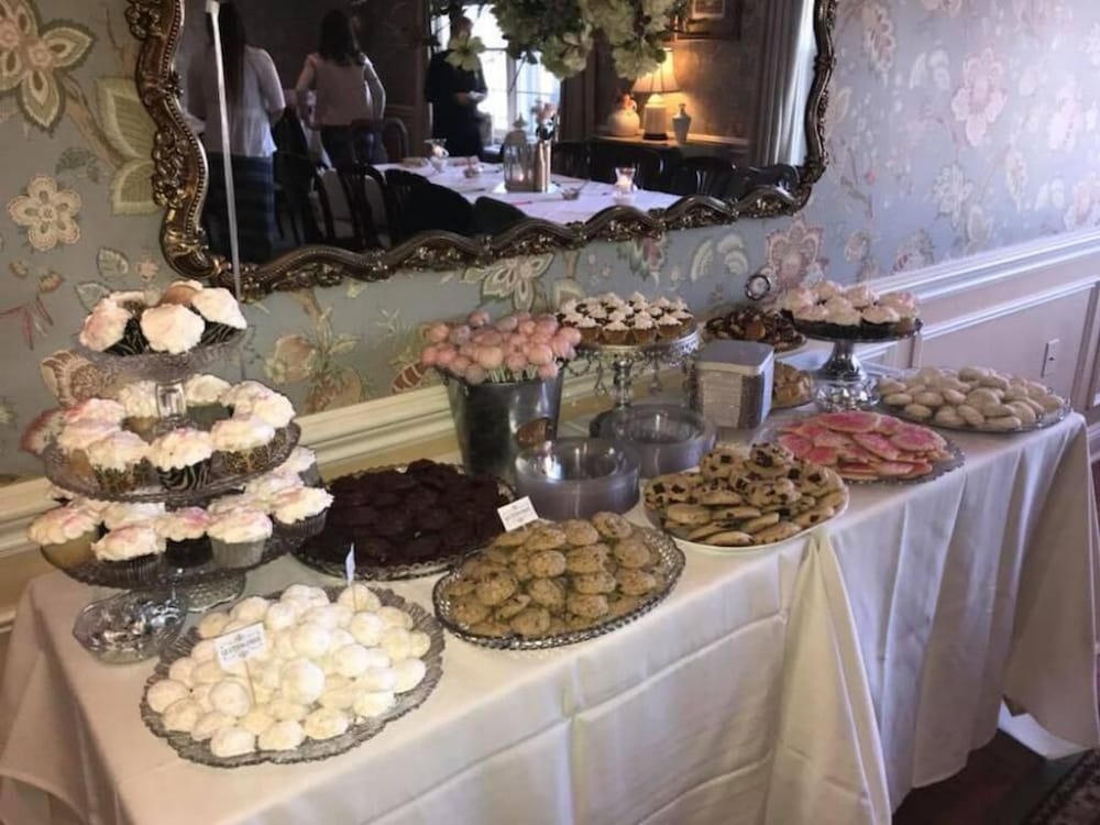 Camelot Restaurant Inn 16/50