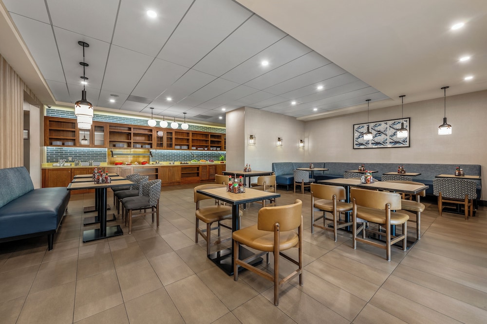 Hyatt Place Phoenix Chandler Fashion Center 48/68