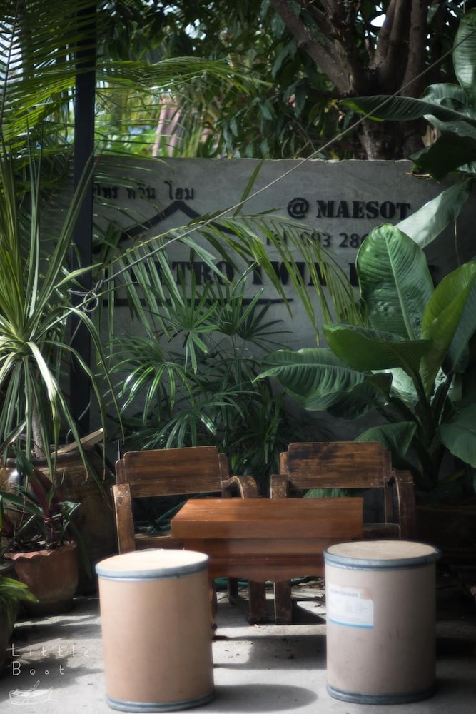 Retro Twin Home At Maesot 42/47