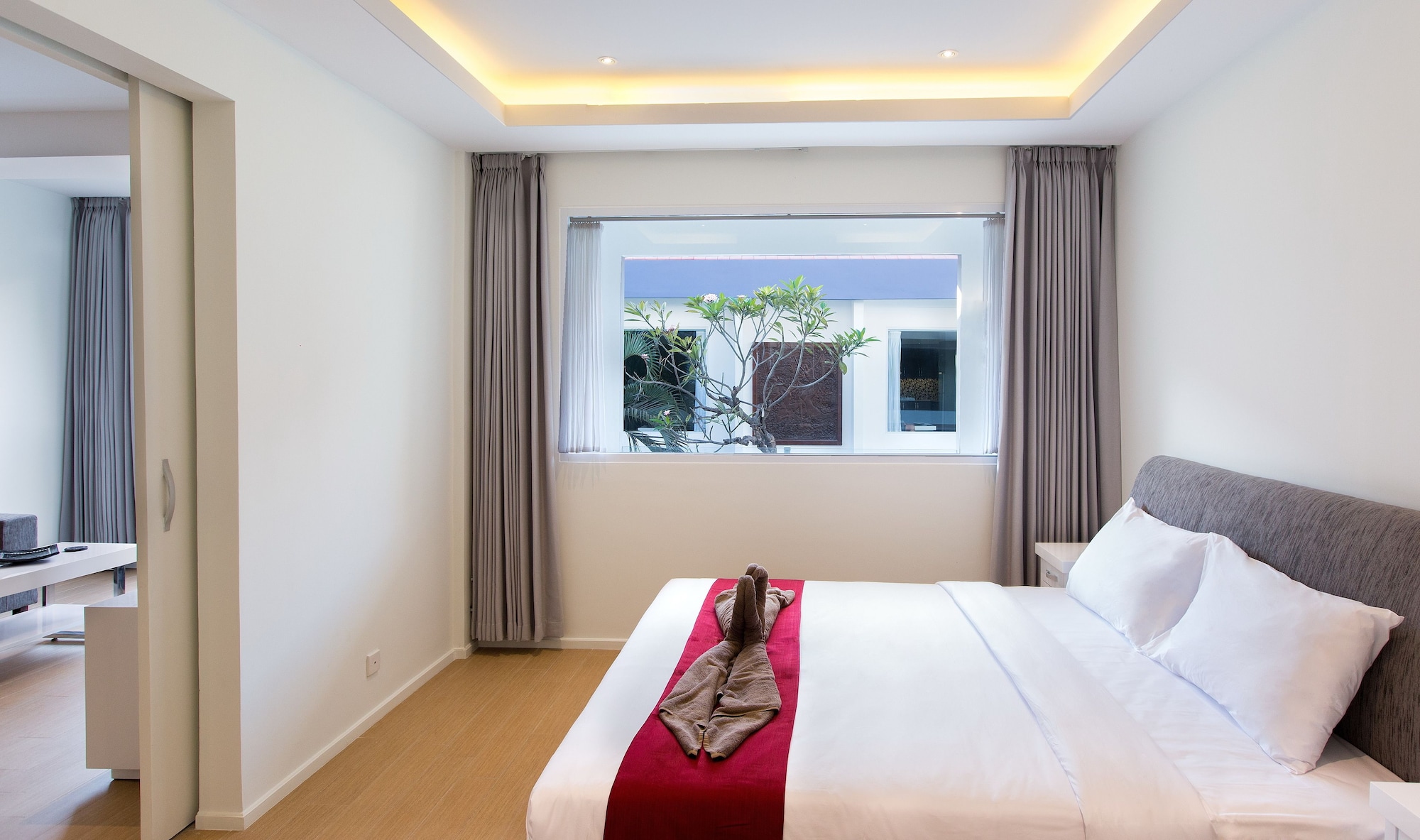 غرفة سوبيريور بسرير كينج بإطلالة على المسبح، Coast Boutique Apartments 4/7