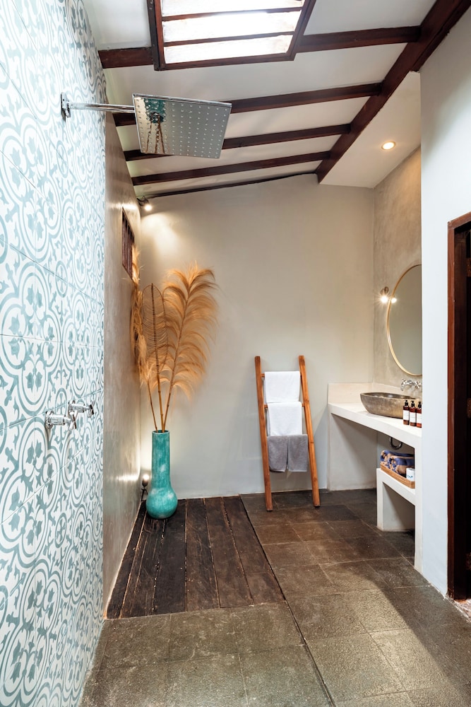 Coconut Garden Resort 50/50