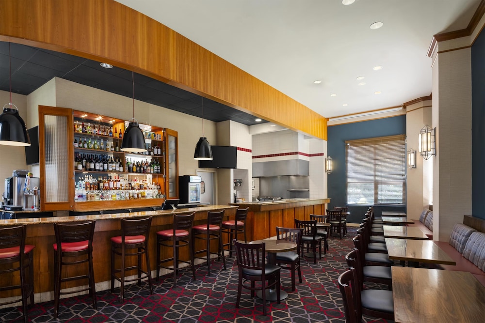 Best Western Premier Plainview-Long Island Hotel 38/52