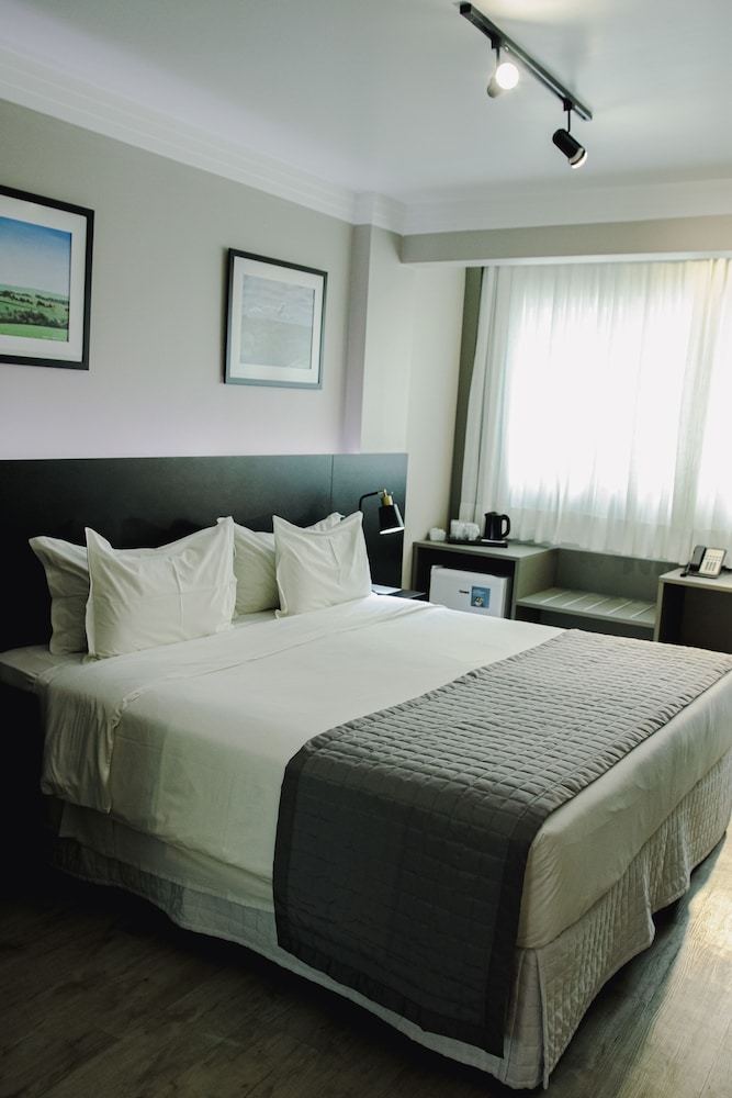 Hotel Santa Inn 22/67