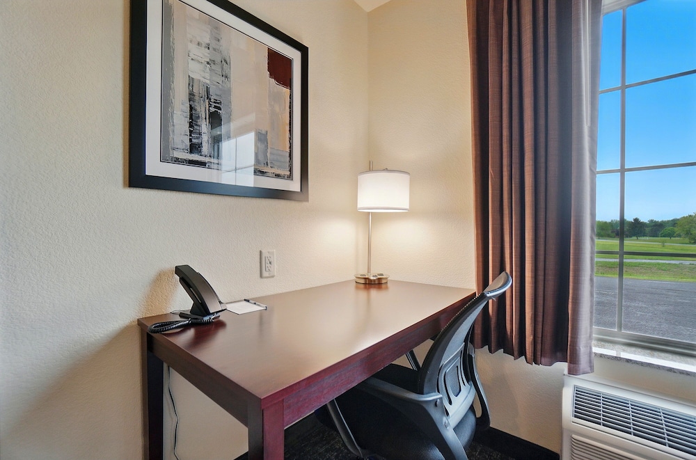 Cobblestone Hotel & Suites - Russells Point at Indian Lake 14/50