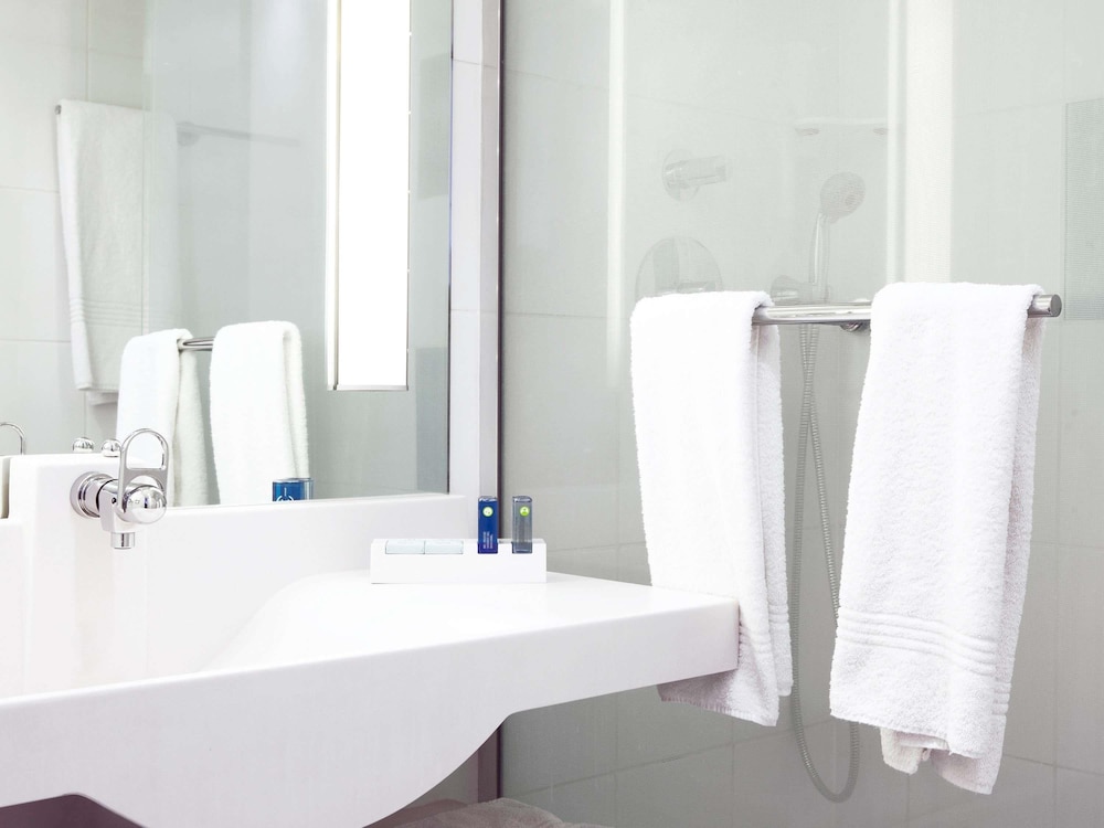 NOVOTEL LIMOGES LE LAC 72/72