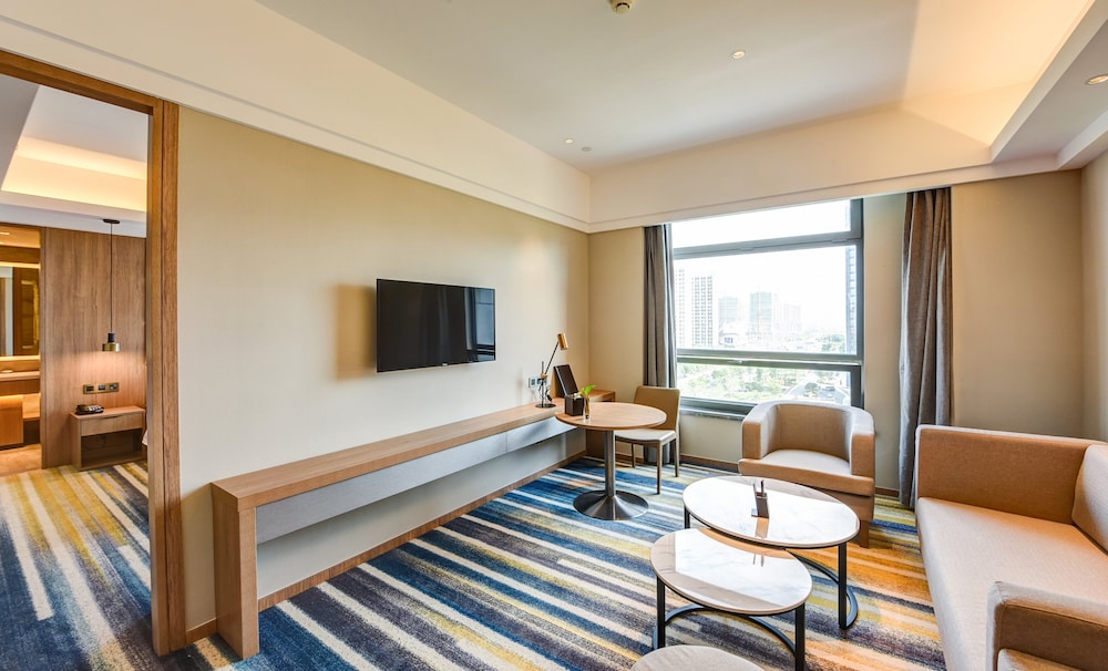 Holiday Inn Nantong Oasis International 48/78