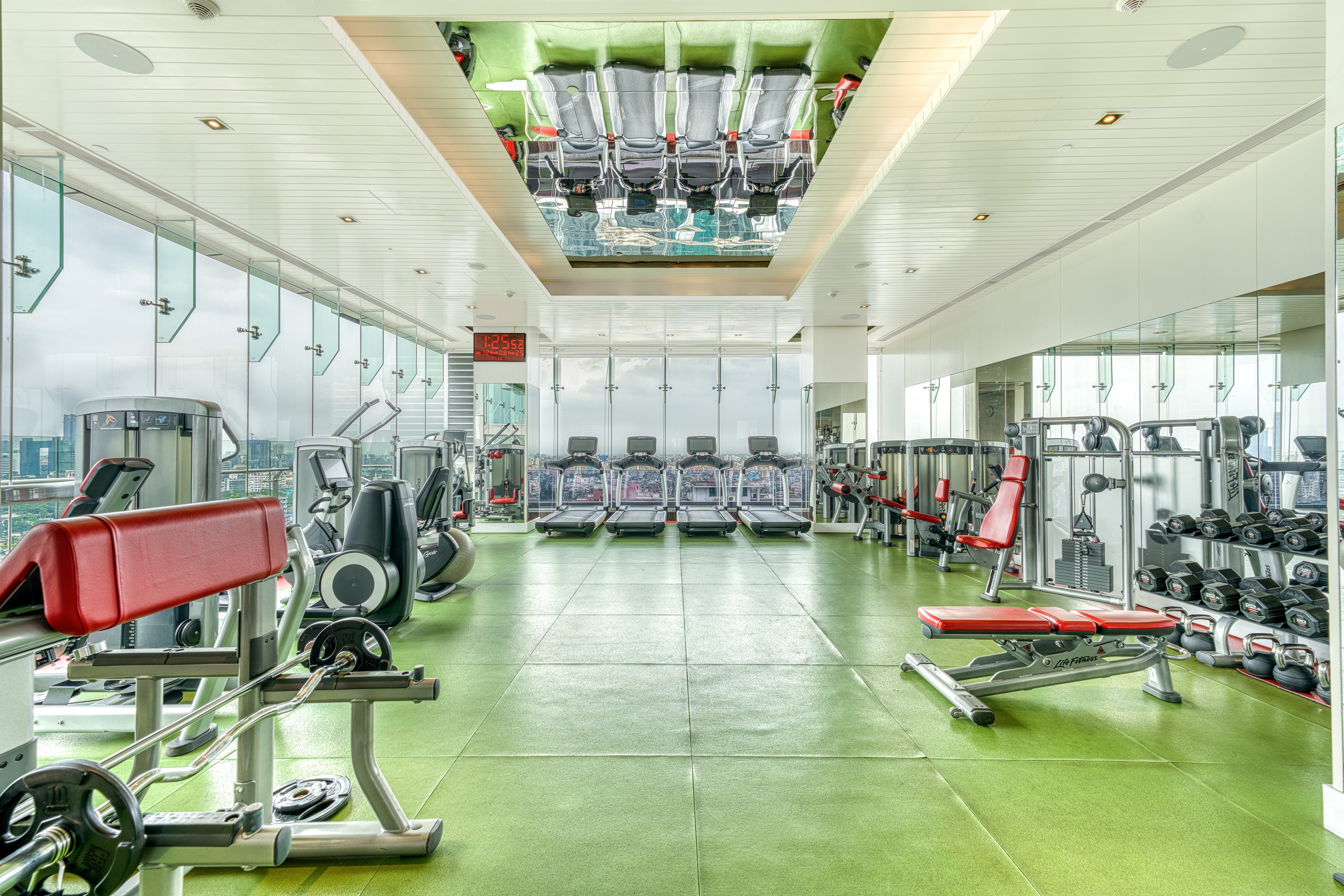 Holiday Inn Dhaka City Centre 24/48