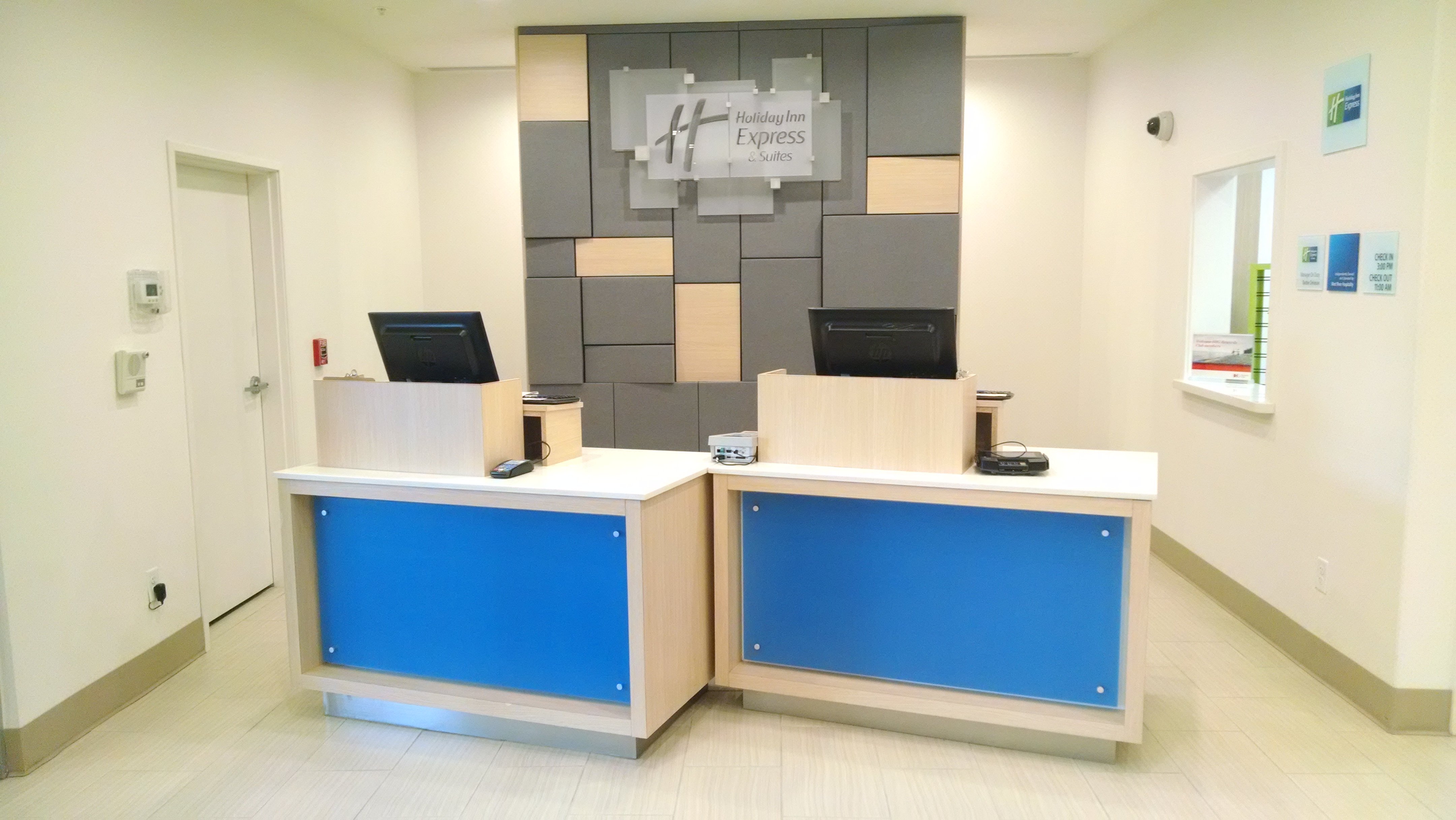 Holiday Inn Express Suites Price 4/51