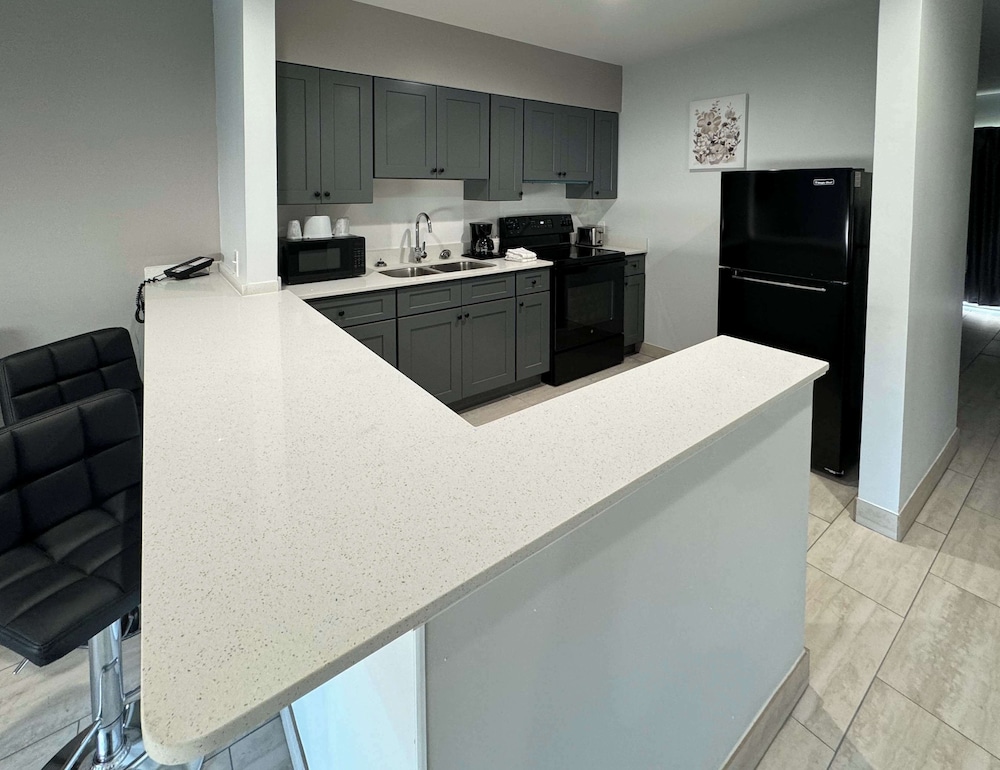Studio6 Englewood, FL 46/61