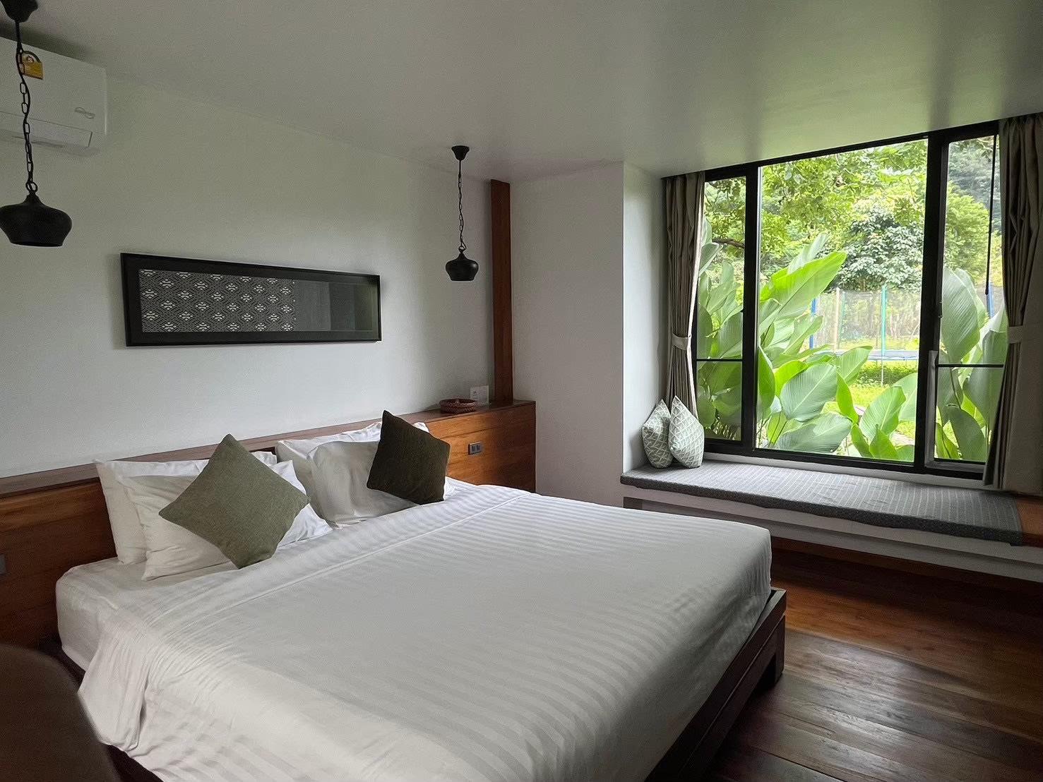 Classic, King Bed, Outdoor Jetted Tub