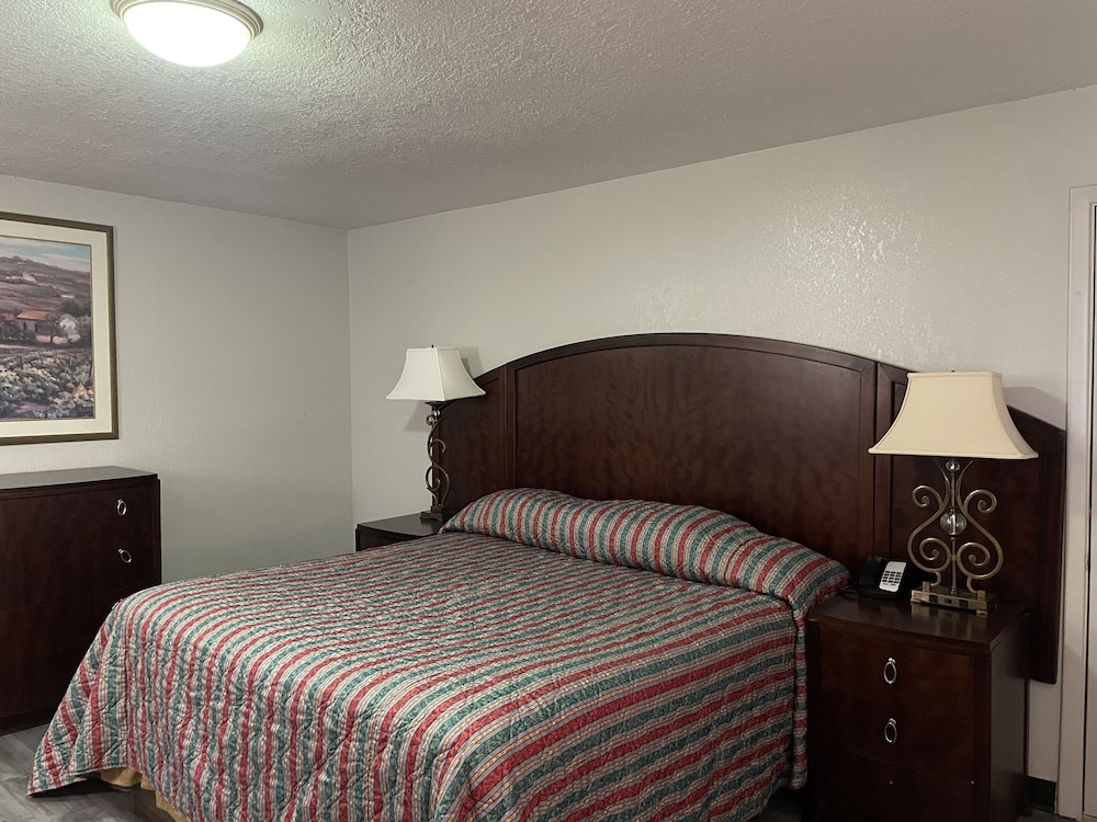 Travelodge by Wyndham Farmington Hwy 64 27/70