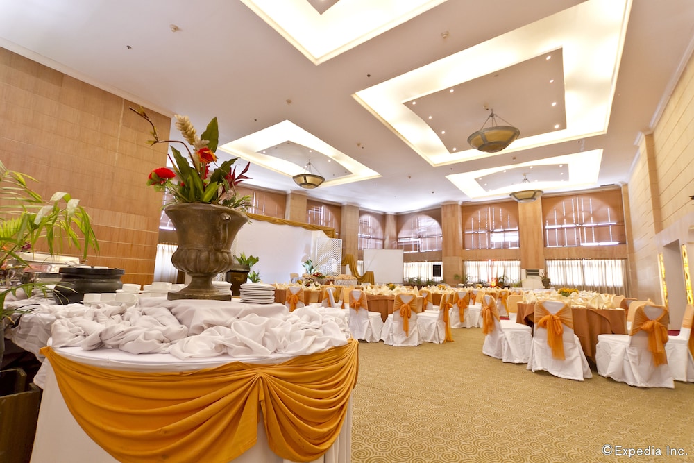 Crown Regency Suites Mactan 10/74