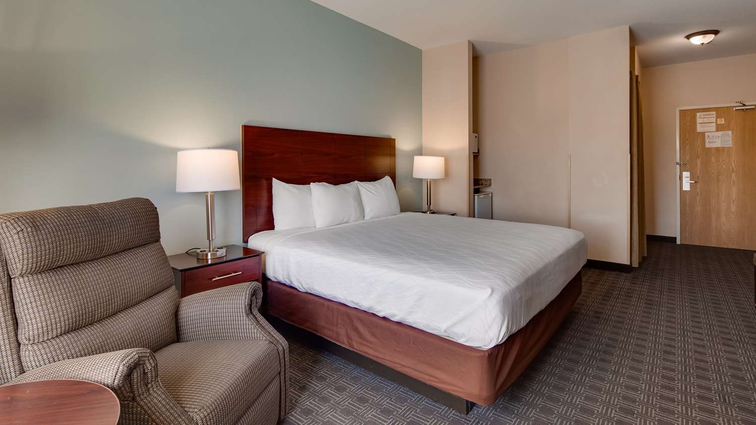 غرفة بسرير كينج، Best Western Plus Gateway Inn & Suites 4/9