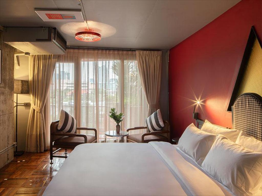 Plus, Deluxe, Single Bed