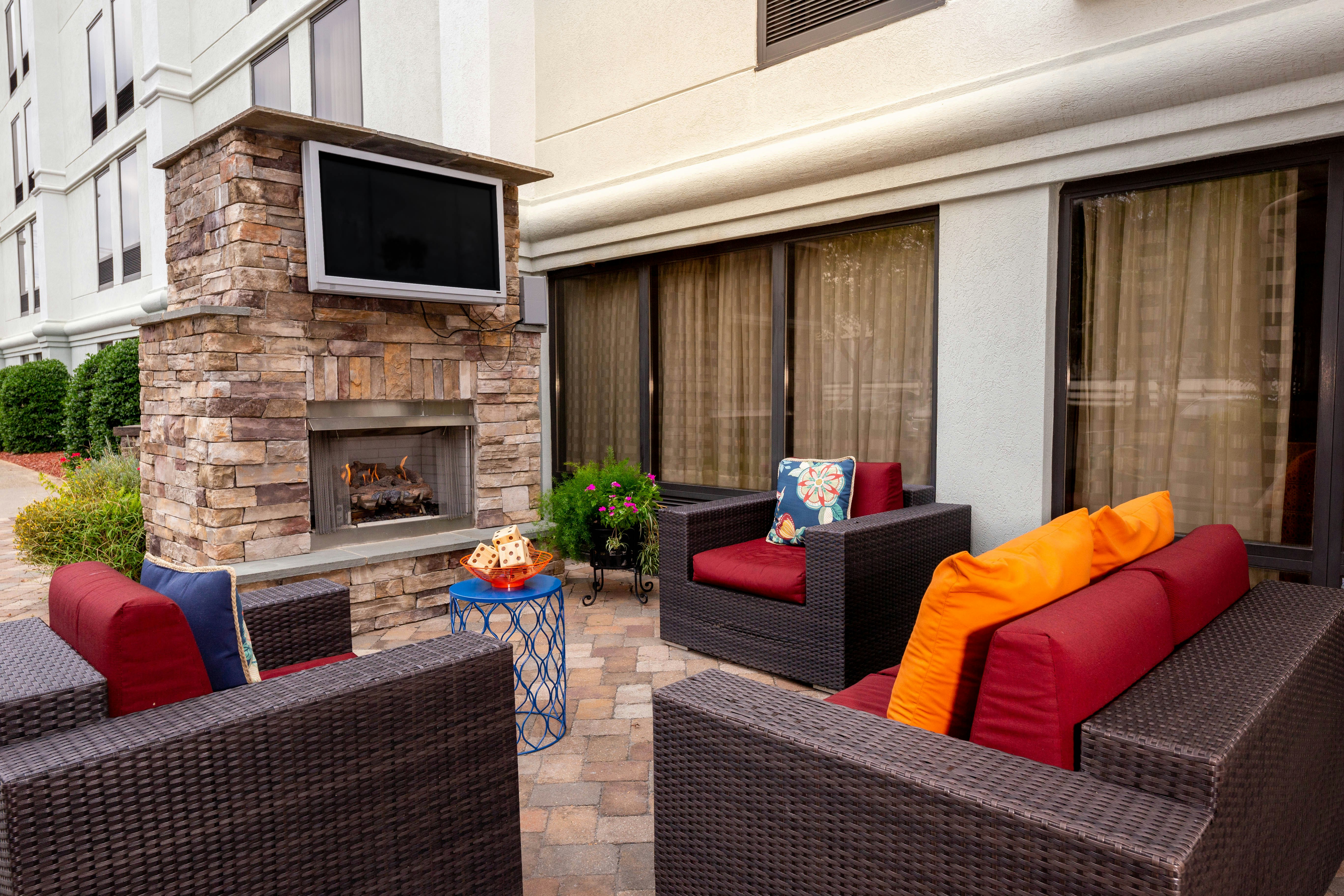 Hampton Inn Hanes Mall Winston-Salem 27/40