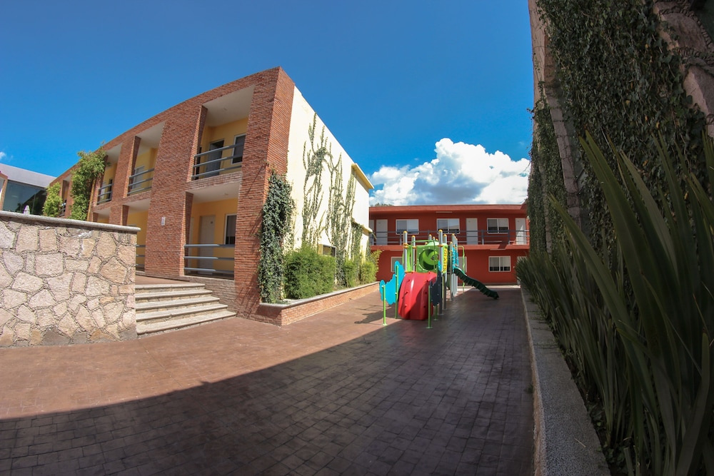 Valenciana Midway Inn 39/50