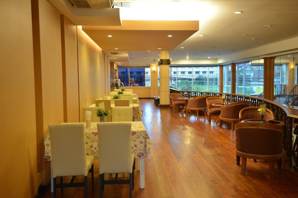 New Travel Lodge Hotel 56/63