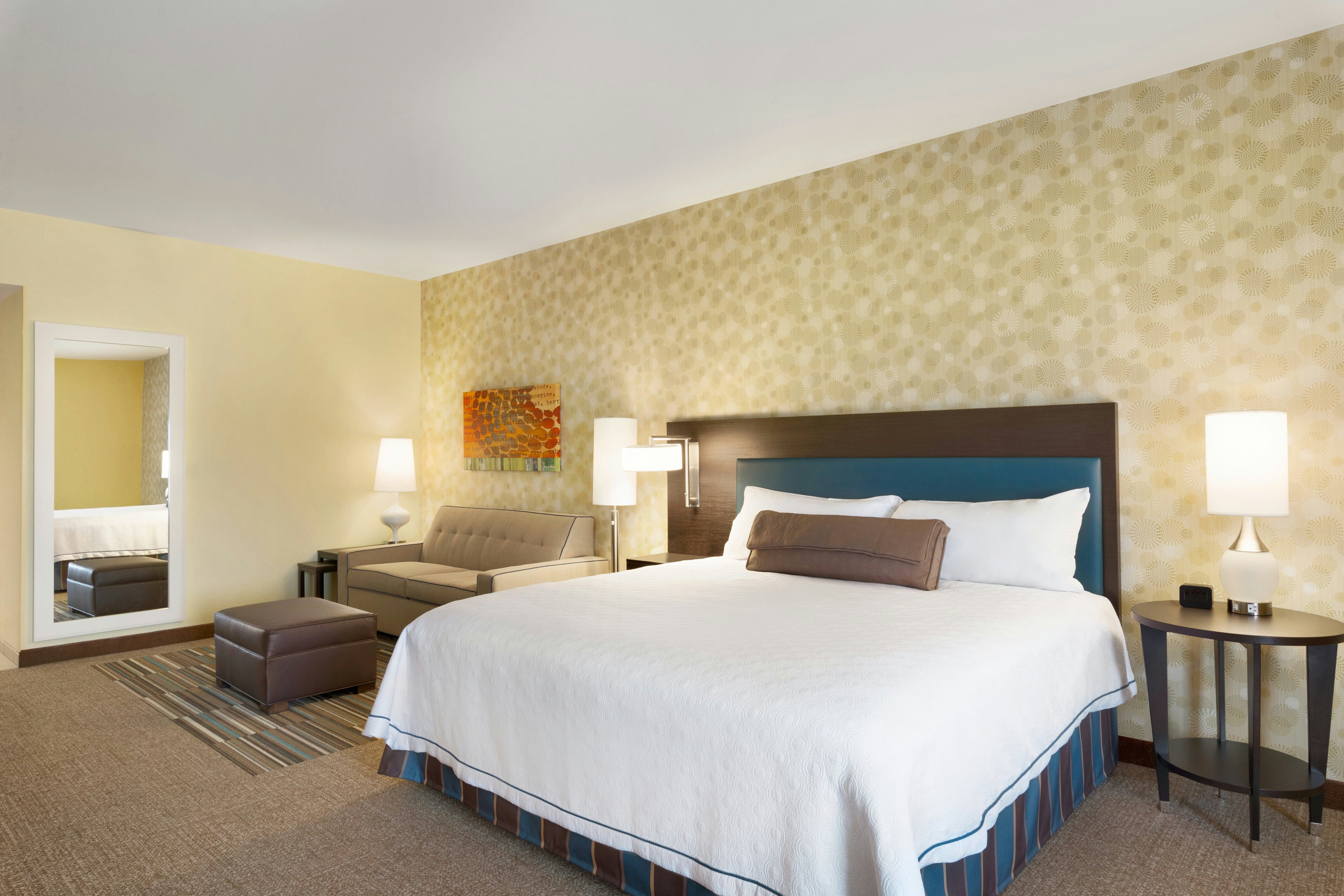 Studio, King Bed, Accessible