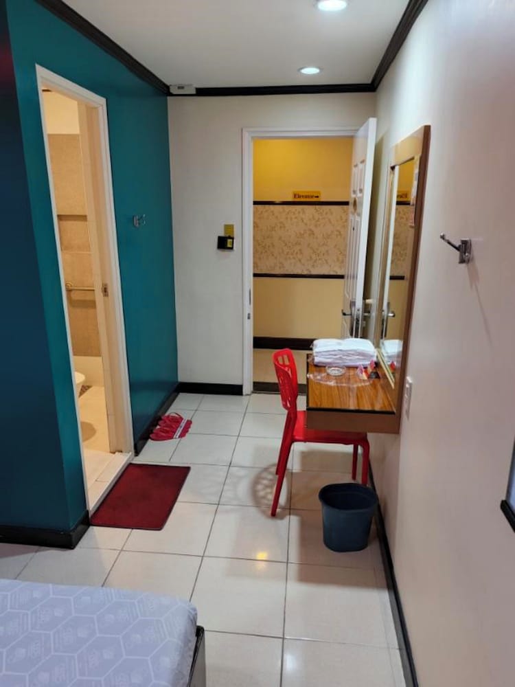 Hotel Sogo Wood Street Pasay 12/41