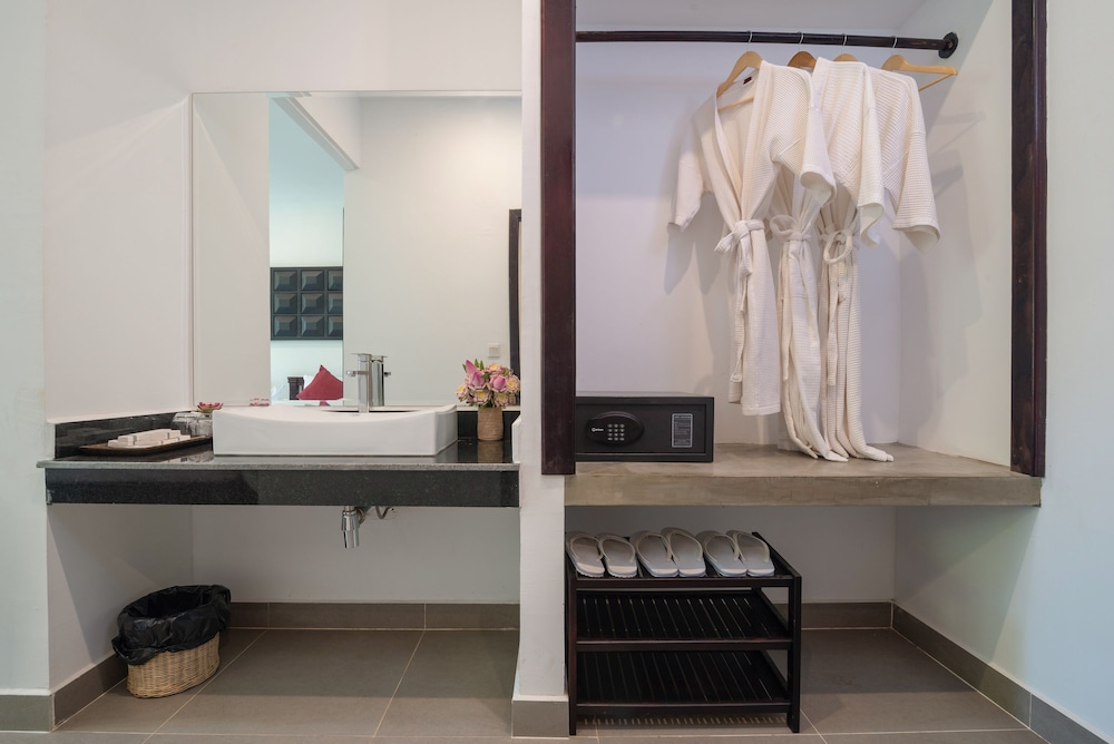 Ladear Priviledge Rooms 76/78