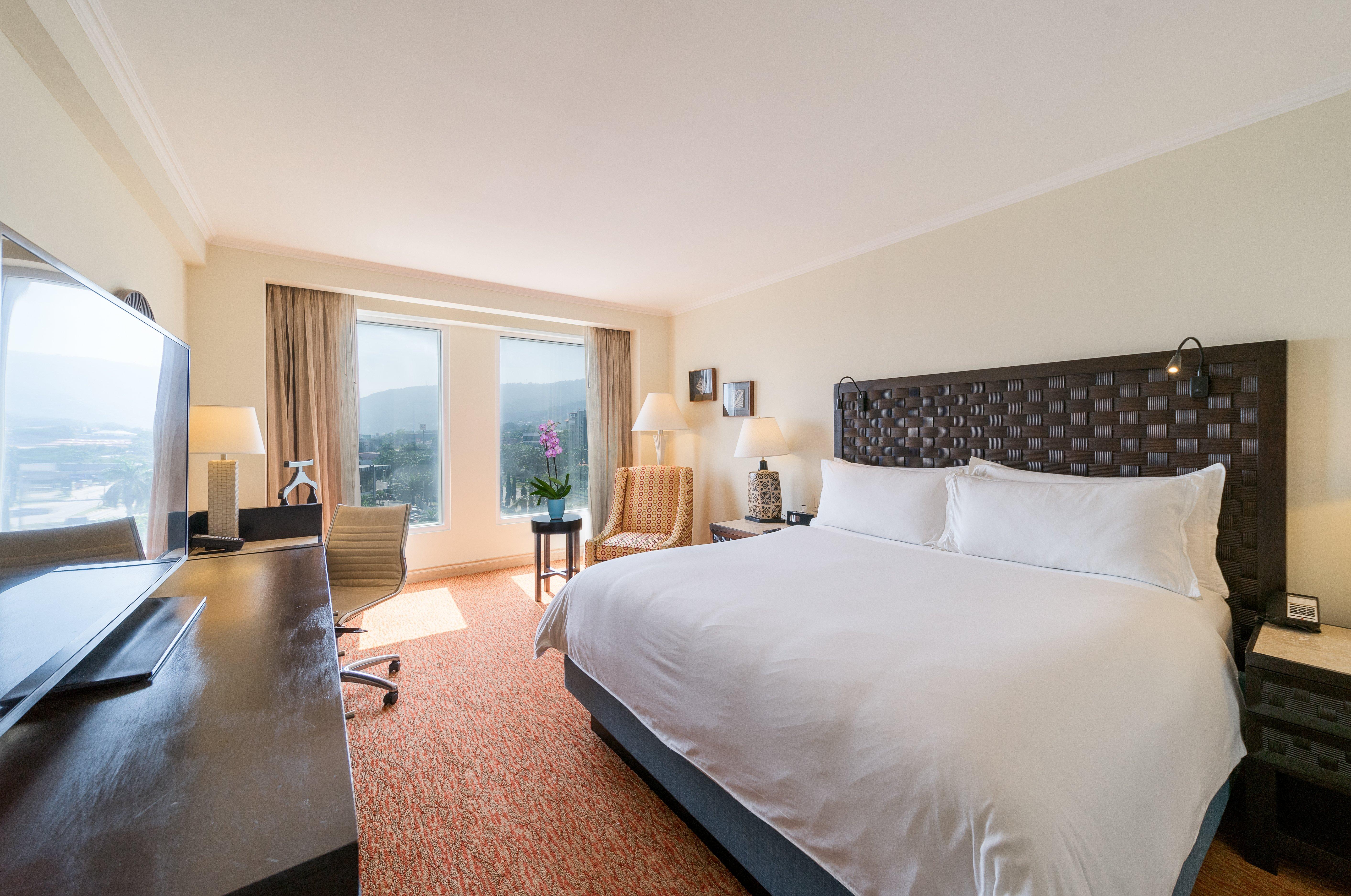 Classic, King Bed, Club Lounge Access