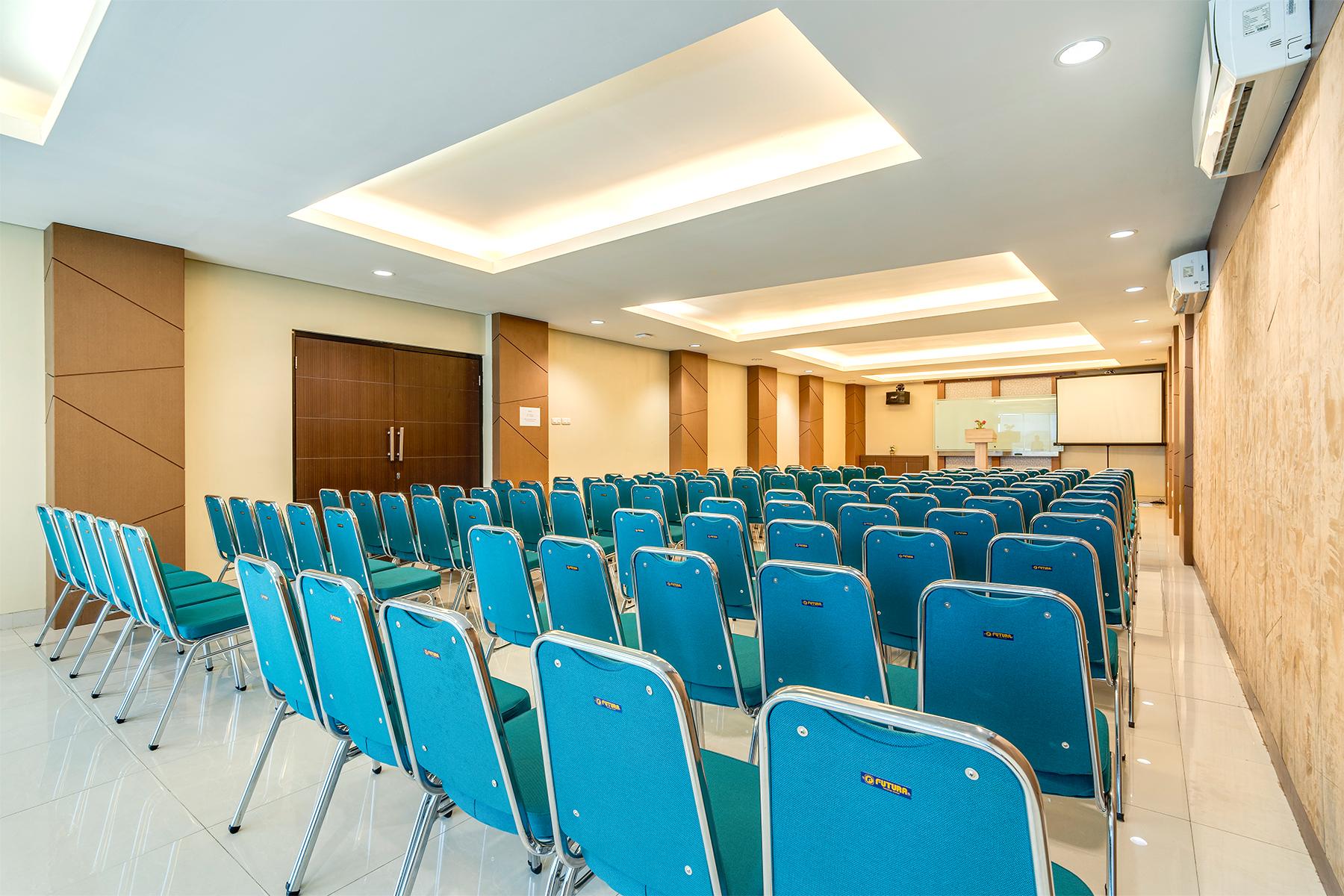 Max Hotel Panakkukang Makassar By LIFE 24/30