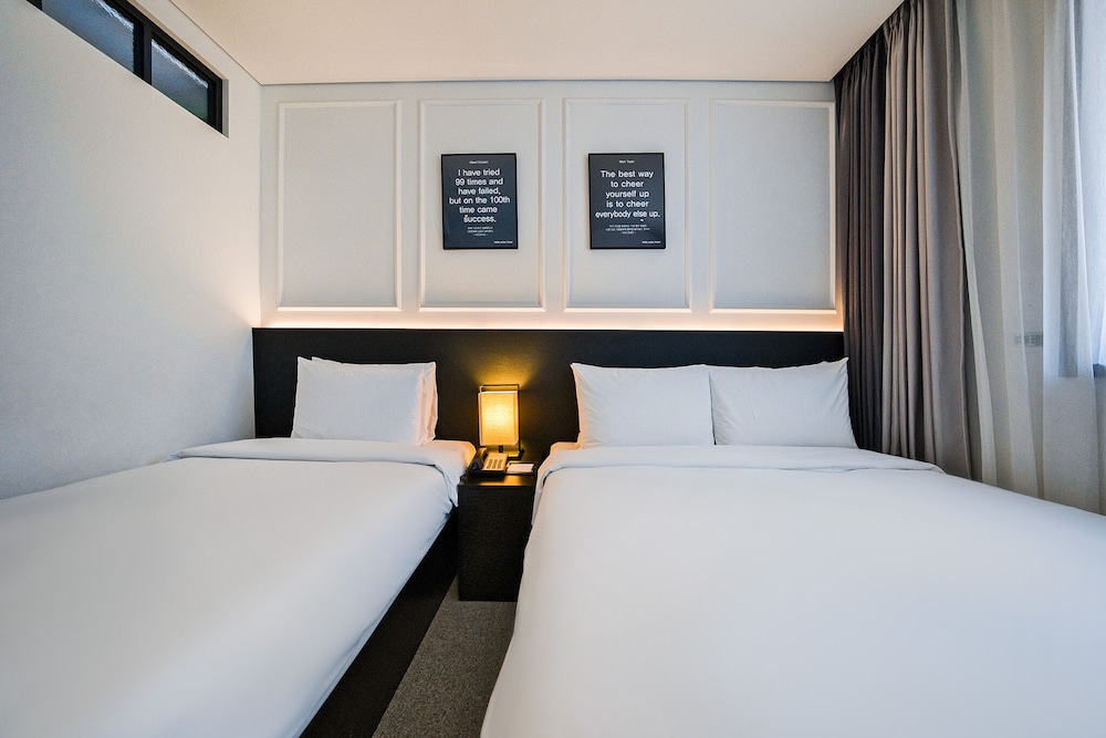 Vella Suite Hotel 19/50