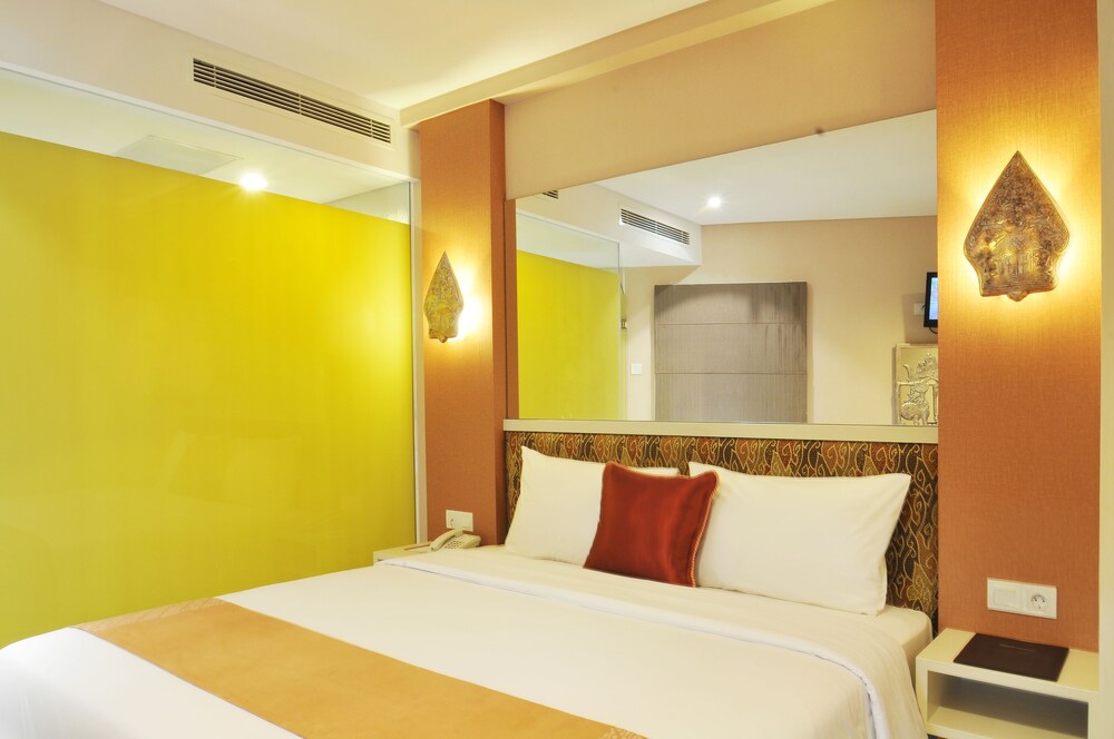 Pyrenees Jogja Hotel 7/26