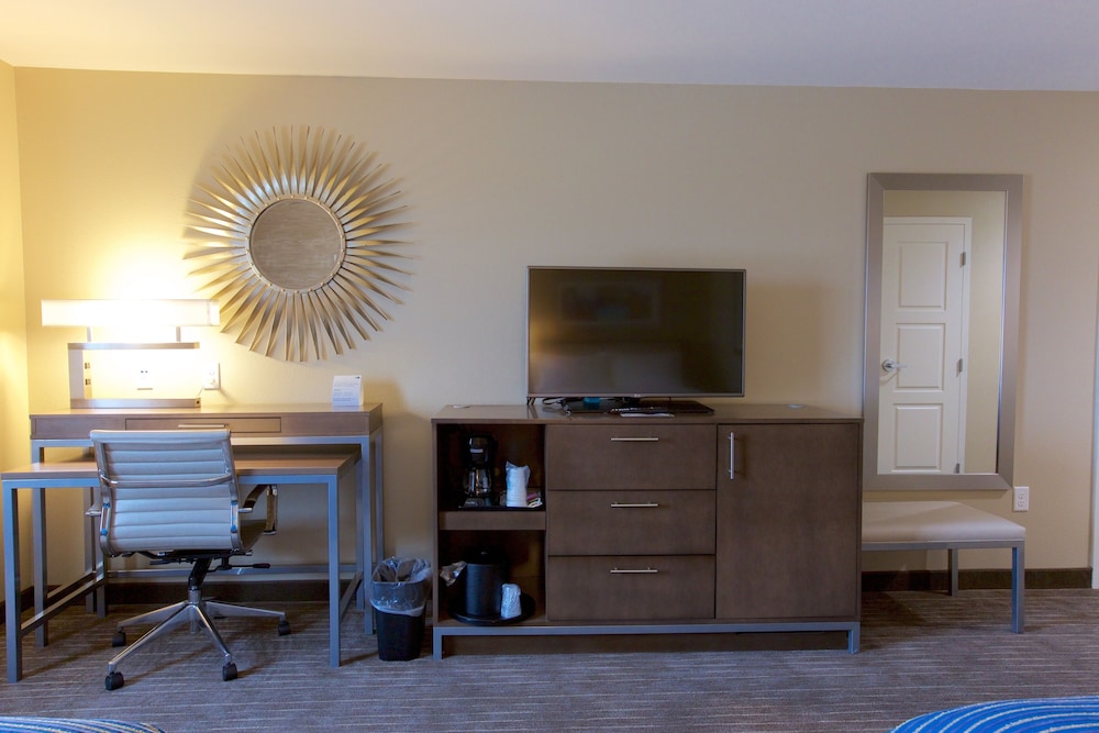 Holiday Inn Express Fargo SW - I-94 Medical Center 43/52